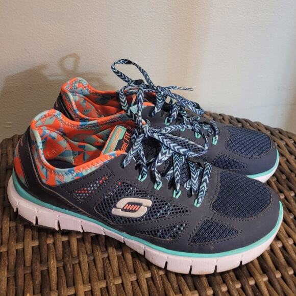 Skechers 12126 Relaxed Fit Memory Foam Sneakers Sz 7.5 Flex Comfort Walking Shoe - Picture 1 of 7
